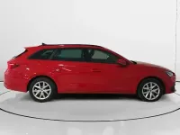 Usado Seat Leon Style 150 CV (110 kW) 2022 Rojo Familiar