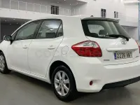 Usado Toyota Auris Active 90 CV (66 kW) 2012 Blanco Berlina