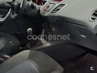 Usado Ford Fiesta Trend 82 CV (60 kW) 2011 Gris / plata Utilitario