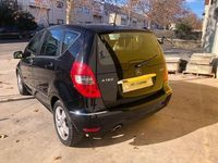 Usado Mercedes A180 Exclusive 109 CV (80 kW) 2011 Negro Utilitario