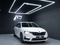 Usado Skoda Octavia RS 245 CV (180 kW) 2019 Blanco Familiar