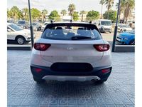 Usado Kia Stonic 84 HP (61 kW) 2023 Prateado SUV