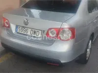 Usado VW Jetta Advance 105 CV (77 kW) 2006 Gris / plata Berlina