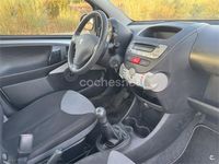 Usado Peugeot 107 Active 68 CV (50 kW) 2014 Gris / plata Utilitario