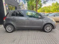 Usado Toyota Yaris Active 90 CV (66 kW) 2009 Gris / plata Utilitario