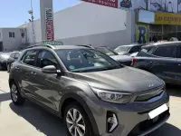 Usado Kia Stonic 120 CV (88 kW) 2023 Gris SUV