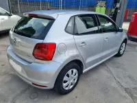 Usado VW Polo Edition 60 CV (44 kW) 2016 Gris / plata Berlina