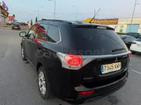 Usado Mitsubishi Outlander P-HEV 203 CV (149 kW) 2014 Negro SUV