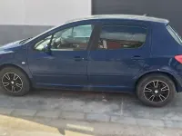 Usado Peugeot 307 90 CV (66 kW) 2003 Azul Berlina