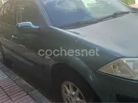 Usado Renault Mégane Dynamique 100 CV (73 kW) 2004 Verde Berlina