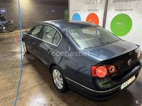 Usado VW Passat Highline 150 CV (110 kW) 2005 Azul Berlina