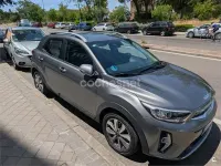 Usado Kia Stonic 100 CV (73 kW) 2024 Gris / plata SUV