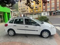 Usado Renault Clio 75 CV (55 kW) 2011 Blanco Familiar