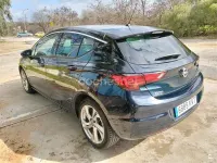 Usado Opel Astra Dynamic 125 CV (91 kW) 2019 Verde Berlina