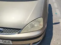 Usado Ford Galaxy Ghia 130 CV (95 kW) 2005 Beige Monovolumen