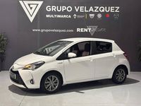 Usado Toyota Yaris Hybrid Active 100 CV (73 kW) 2020 Blanco Berlina