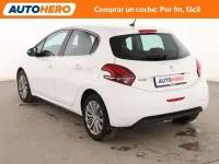 Usado Peugeot 208 Allure 110 CV (80 kW) 2018 Blanco Utilitario