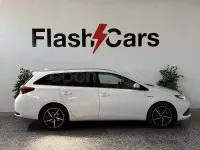 Usado Toyota Auris Hybrid Active 136 CV (100 kW) 2018 Blanco Familiar