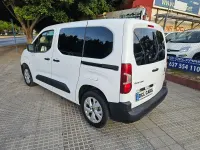 Usado Citroën Berlingo Feel 100 CV (73 kW) 2021 Blanco Monovolumen
