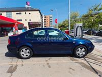 Usado VW Bora Conceptline 90 CV (66 kW) 2000 Azul Berlina