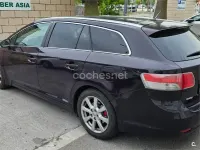 Käytetty Toyota Avensis Advance 126 HP (92 kW) 2010 Violetti Farmari