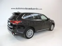 Usado Mitsubishi Outlander P-HEV 224 CV (164 kW) 2021 Negro SUV