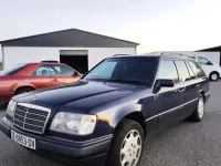 Usado Mercedes E300 136 CV (100 kW) 1994 Azul Familiar