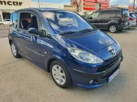 Usado Peugeot 1007 70 CV (51 kW) 2006 Azul Monovolumen