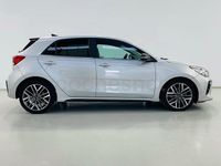 Usado Kia Rio GT-Line 120 CV (88 kW) 2020 Gris / plata Berlina