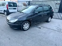Usado Peugeot 206 70 CV (51 kW) 2005 Negro Familiar