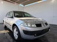 Usado Renault Mégane Authentique 80 CV (58 kW) 2005 Gris / plata Berlina