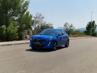 Usado Peugeot 208 Allure 100 CV (73 kW) 2021 Azul Utilitario