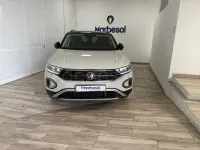 Usado VW T-Roc Life 110 CV (80 kW) 2023 Gris / plata SUV
