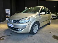 Usado Renault Scénic Dynamique 105 CV (77 kW) 2009 Beige Monovolumen
