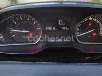 Usado Peugeot 208 Style 82 CV (60 kW) 2017 Granate Utilitario