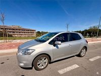 Usado Toyota Auris Edition 132 CV (97 kW) 2011 Gris / plata Utilitario