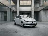 Usado Toyota Auris Hybrid Business Edition 136 CV (100 kW) 2017 Blanco Berlina