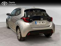 Usado Toyota Yaris Hybrid Active 116 CV (85 kW) 2022 Gris Berlina