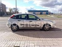 Usado Ford Focus Trend 100 CV (73 kW) 2003 Gris / plata Berlina