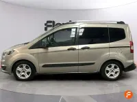 Usado Ford Tourneo Courier Trend 102 CV (75 kW) 2018 Amarillo Monovolumen
