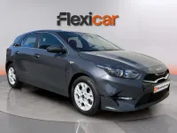 Usado Kia Ceed 136 CV (100 kW) 2023 Azul Utilitario