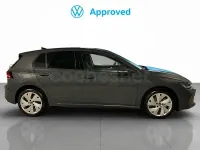 Usado VW Golf VIII 115 CV (84 kW) 2025 Gris / plata Berlina
