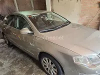 Usado VW Passat Trendline 105 CV (77 kW) 2007 Beige Berlina