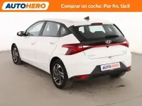 Usado Hyundai i20 101 CV (74 kW) 2021 Blanco Utilitario