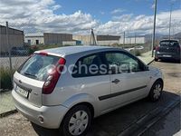 Usado Ford Fiesta Trend 68 CV (50 kW) 2006 Gris / plata Utilitario