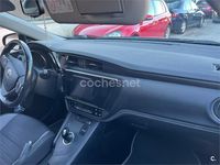 Usado Toyota Auris Hybrid Active 136 CV (100 kW) 2018 Azul Familiar