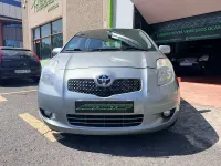 Usado Toyota Yaris Sol 87 CV (63 kW) 2007 Gris / plata Utilitario