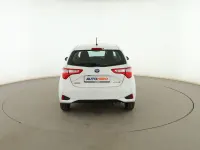 Usado Toyota Yaris Active 101 CV (74 kW) 2017 Blanco Utilitario