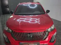 Usado Peugeot 2008 Allure 100 CV (73 kW) 2024 Rojo SUV