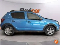 Usado Dacia Sandero Comfort 101 CV (74 kW) 2020 Azul Utilitario